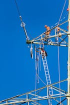 Les monteurs s’activent au tirage des conducteurs