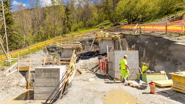 Das Fundament des neuen Masts 27