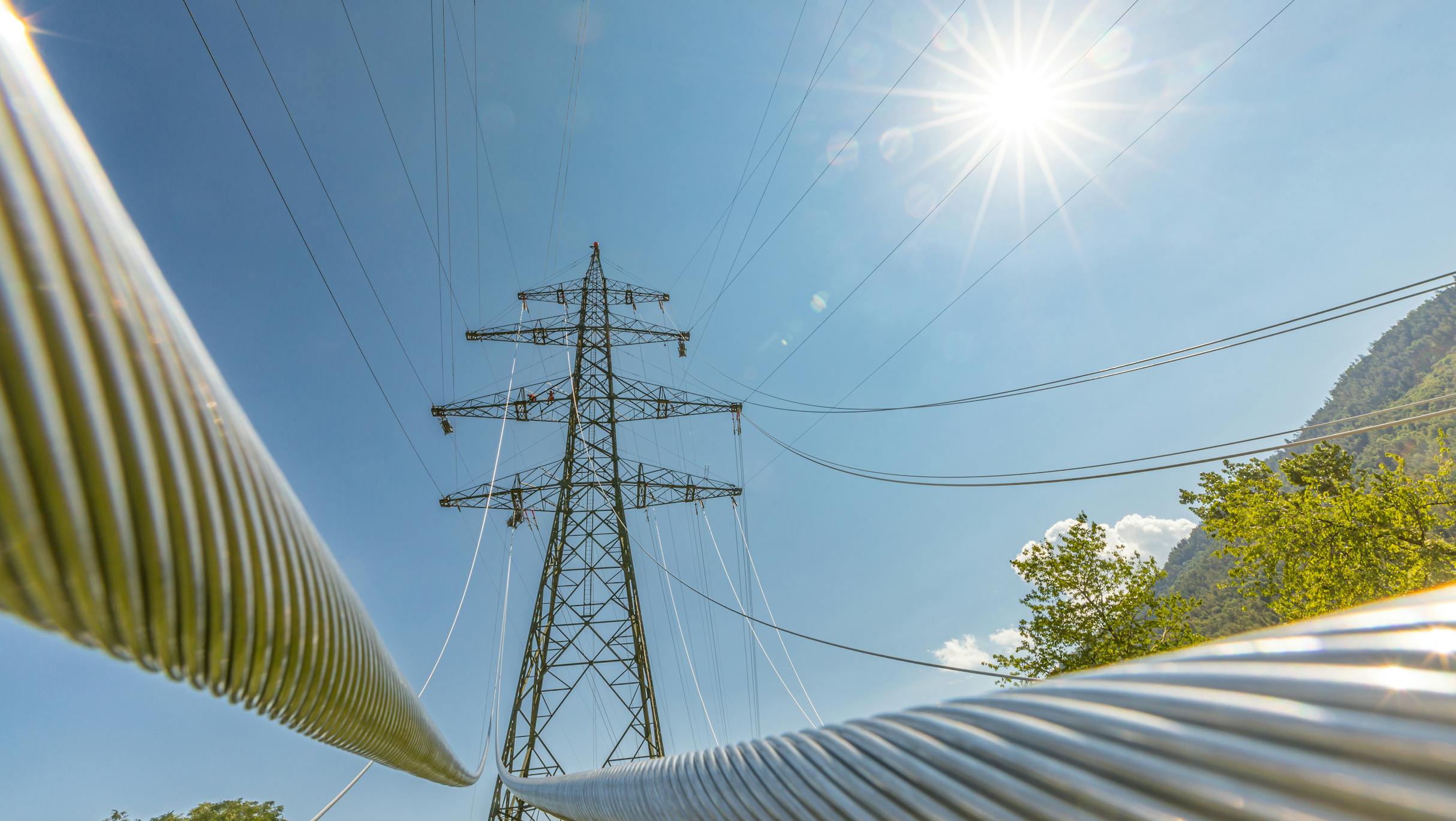 On utilise souvent plusieurs conducteurs par phase pour réduire le bruit.