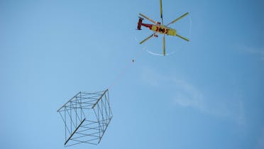 L’hélicoptère Kamov a permis de démonter jusqu’à 12 pylônes en une journée.